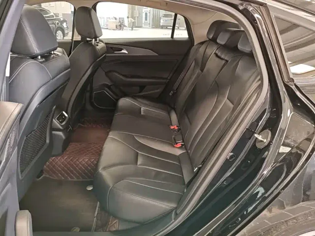 Hongqi H5 — Фото автомобиля 16