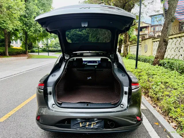 IM Motors LS6 — Фото автомобиля 24