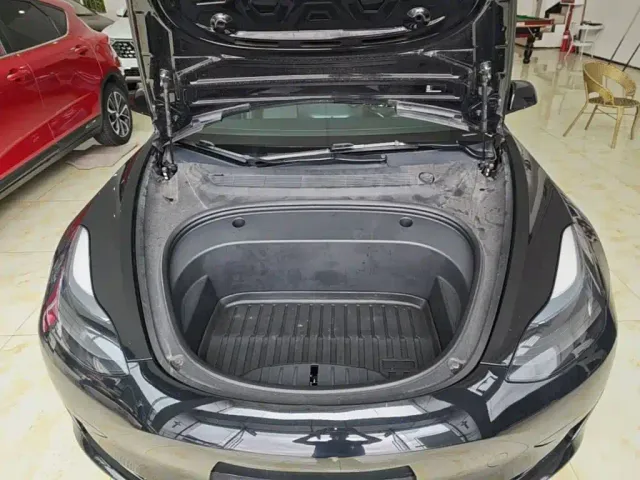 Tesla Model 3 — Фото автомобиля 19