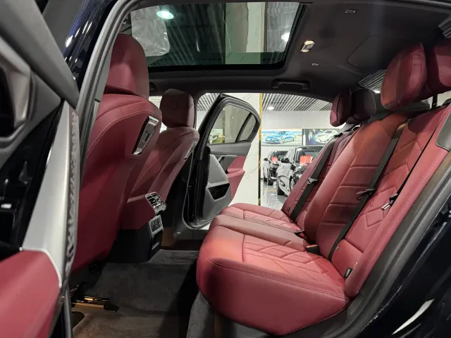 BMW 5 Series — Фото автомобиля 5