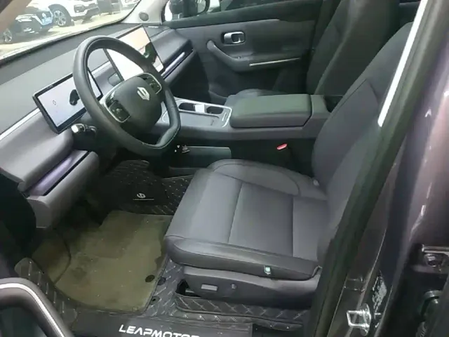Leapmotor C10 — Фото автомобиля 14