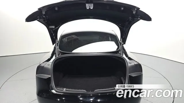 Tesla Model 3 — Фото автомобиля 26