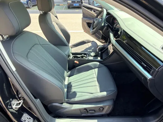 Volkswagen Passat — Фото автомобиля 12