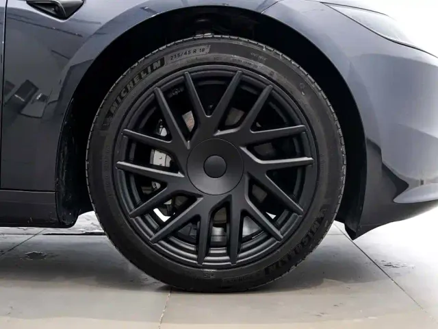 Tesla Model 3 — Фото автомобиля 11