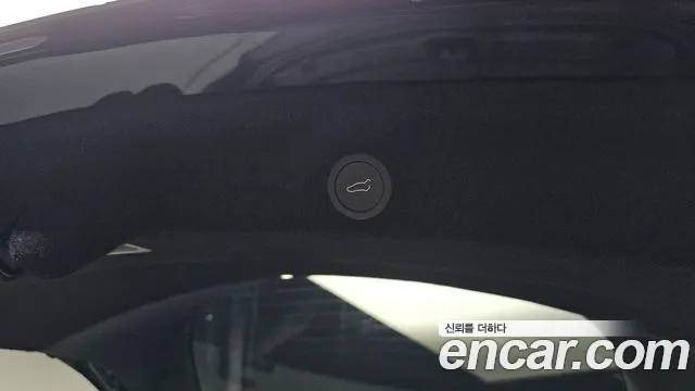Tesla Model Y — Фото автомобиля 23