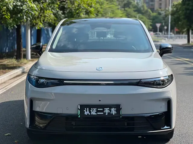 Leapmotor C10 — Фото автомобиля 2