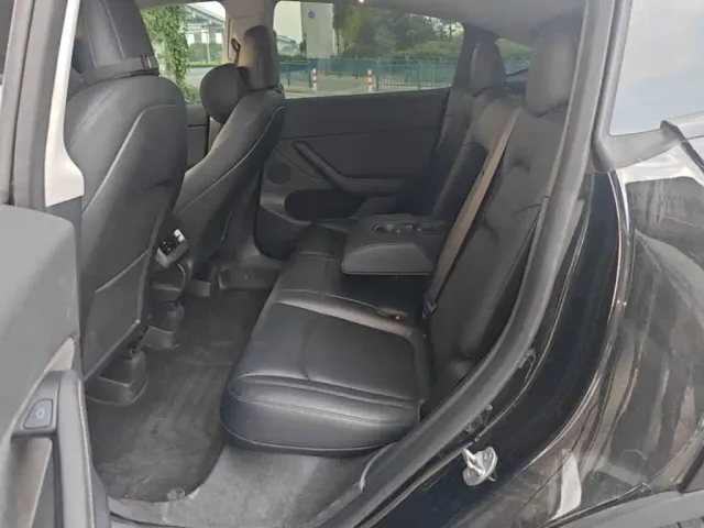 Tesla Model Y — Фото автомобиля 16