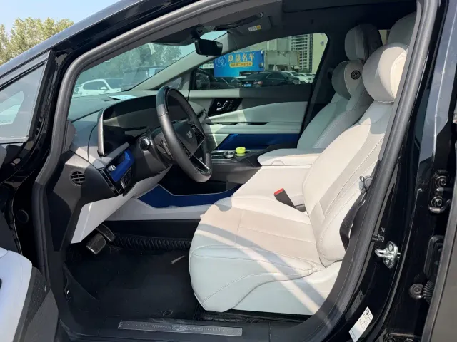 Cadillac Optiq — Фото автомобиля 4