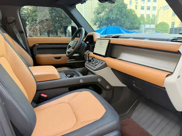 Land Rover Defender — Фото автомобиля 13