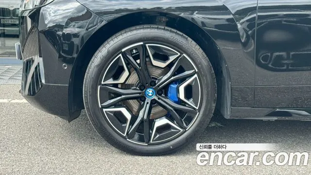 BMW iX — Фото автомобиля 5