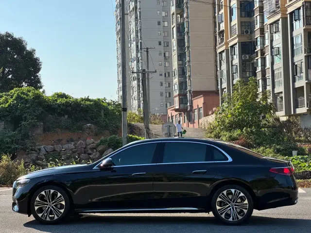 Mercedes-Benz E-Class — Фото автомобиля 7