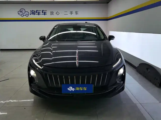 Hongqi Hongqi E-QM5 2024 500km Travel Edition — Фото автомобиля 2
