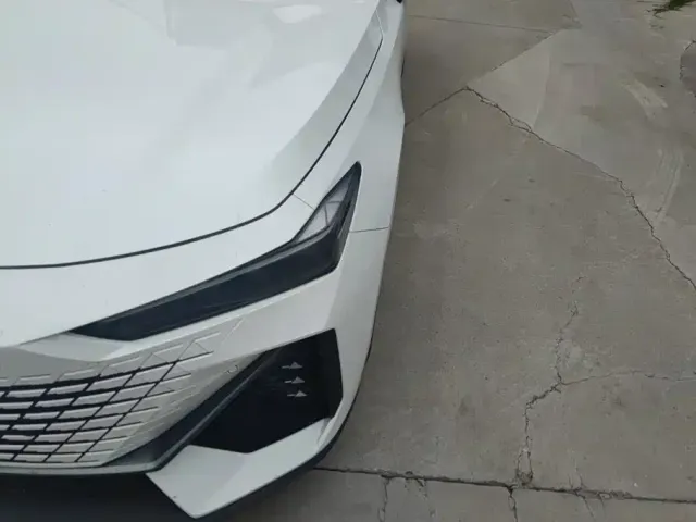 Changan Changan UNI-V 2022 1.5T Premium Model — Фото автомобиля 5