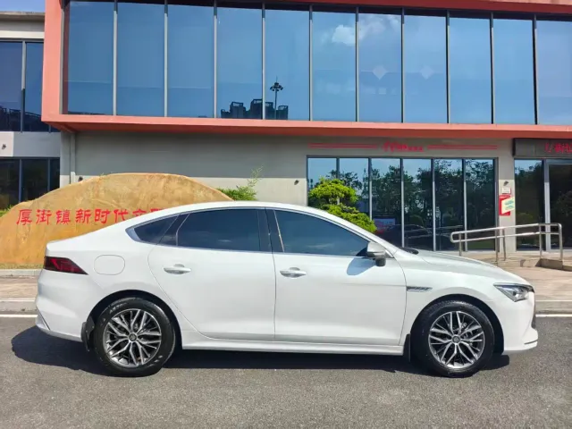 BYD Qin PLUS — Фото автомобиля 10