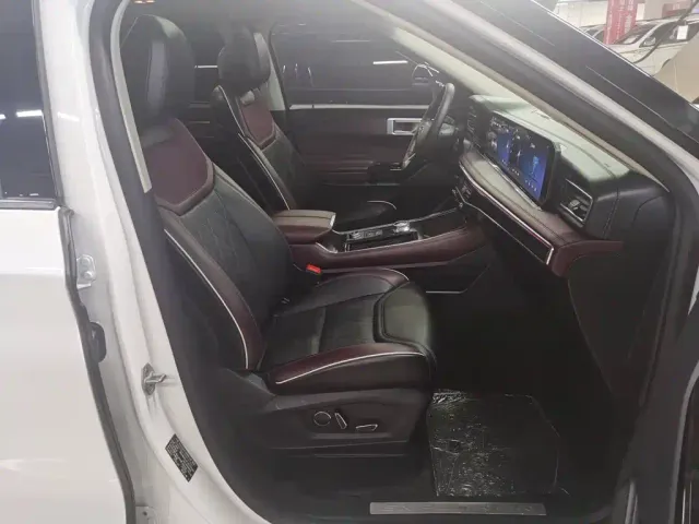 Ford Explorer — Фото автомобиля 4