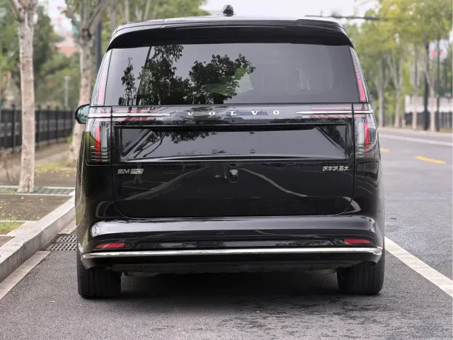 Volvo EM90 — Фото автомобиля 5