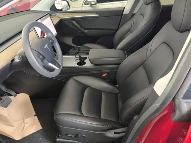 Tesla Model Y — Фото автомобиля 14