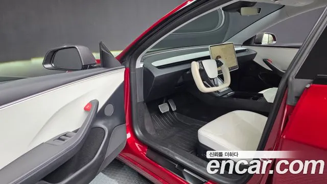 Tesla Model 3 — Фото автомобиля 15