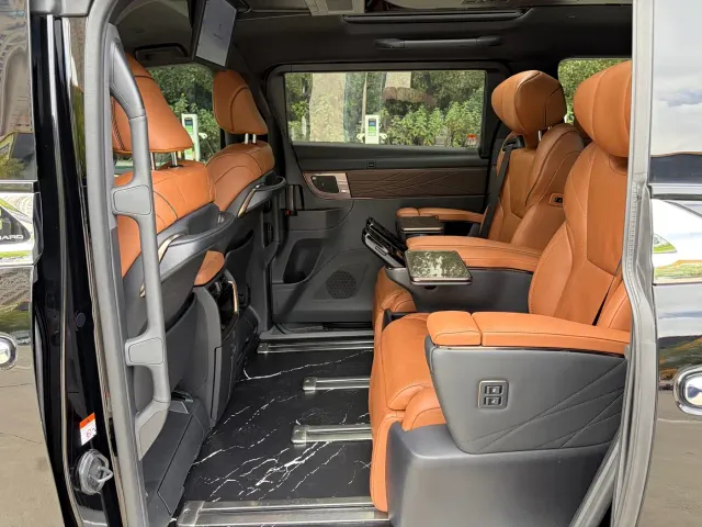 Toyota Alphard — Фото автомобиля 15