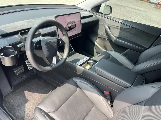 Tesla Model Y — Фото автомобиля 5