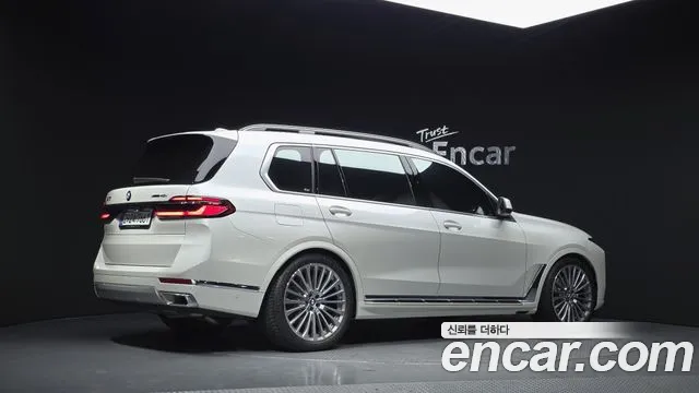 BMW X7 — Фото автомобиля 2
