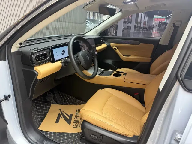 Leapmotor C11 — Фото автомобиля 12