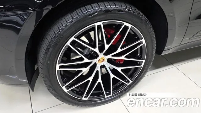Porsche Macan — Фото автомобиля 19