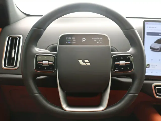 Li Auto L7 — Фото автомобиля 11