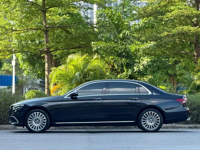 Mercedes-Benz E-Class — Фото автомобиля 3