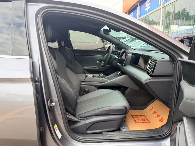 BYD Qin L — Фото автомобиля 12