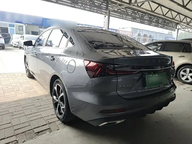 Roewe i5 — Фото автомобиля 4