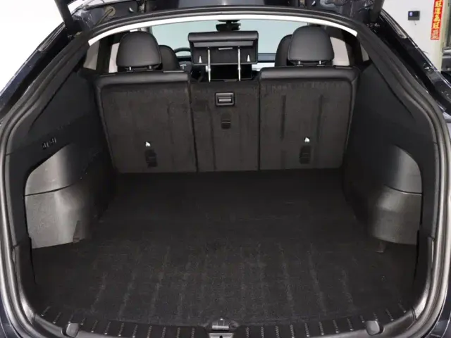 Tesla Model Y — Фото автомобиля 16