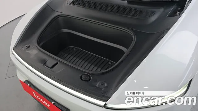 Tesla Model Y — Фото автомобиля 9