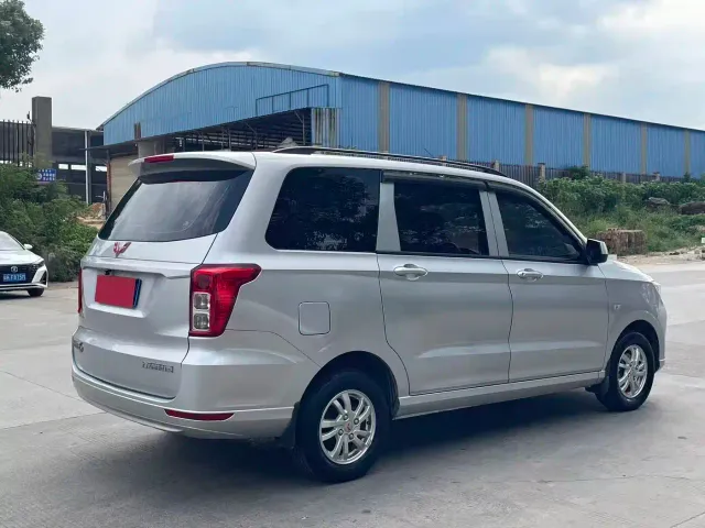 Wuling Hongguang — Фото автомобиля 9