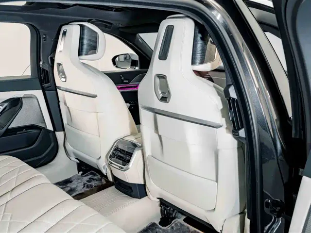 BMW i7 — Фото автомобиля 23