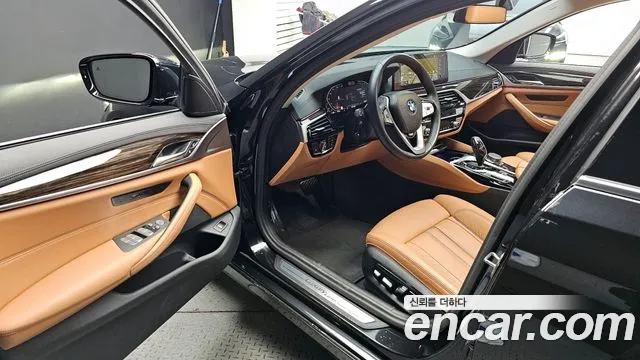 BMW 5-Series — Фото автомобиля 9