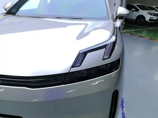 Lynk & Co Lynk & Co 08 EM-P 2023 120km Long Range Pro — Фото автомобиля 5