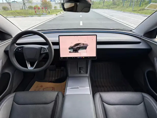 Tesla Model 3 — Фото автомобиля 5