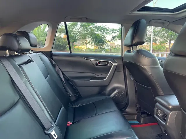 Toyota RAV4 — Фото автомобиля 14
