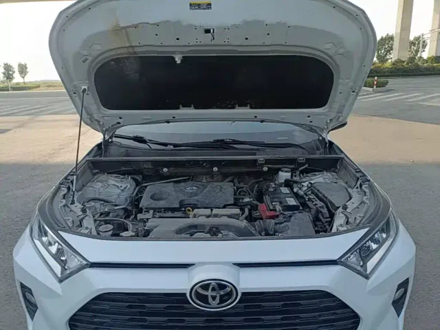 Toyota RAV4 — Фото автомобиля 15