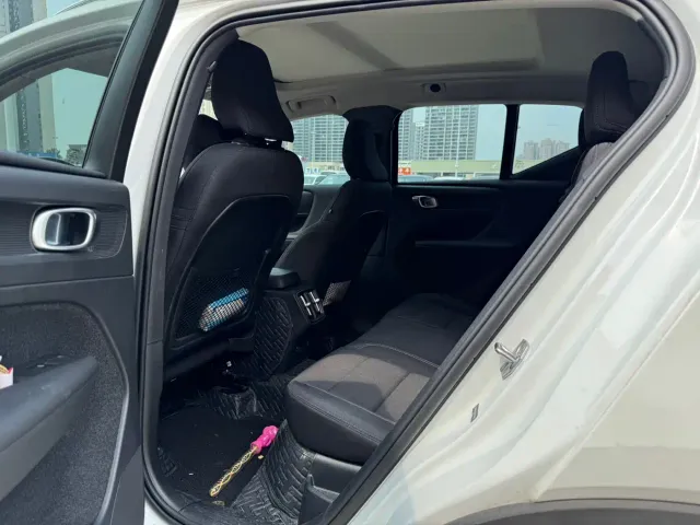 Volvo XC40 — Фото автомобиля 6