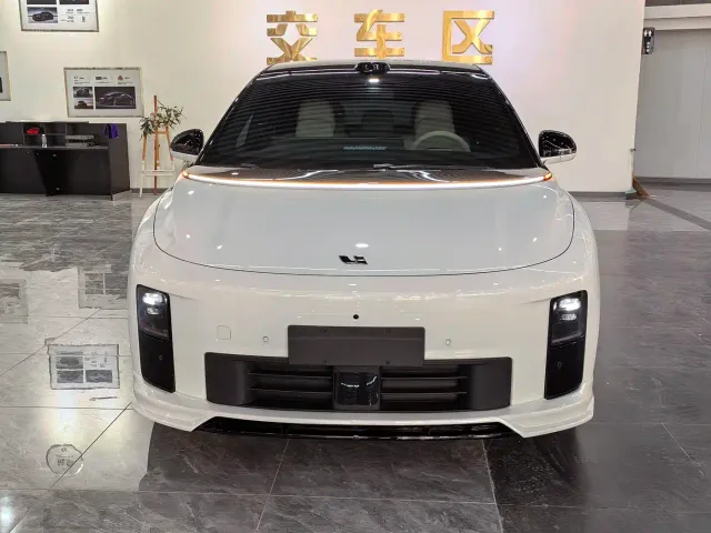 Li Auto i6 — Фото автомобиля 2