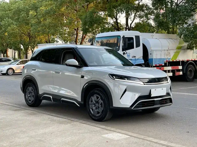BYD Yuan UP — Фото автомобиля 5