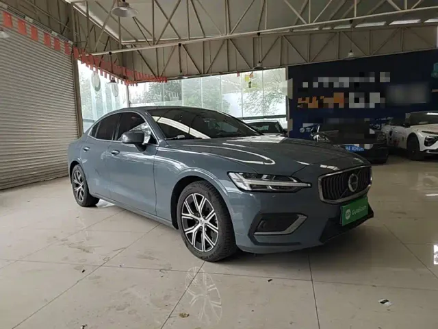 Volvo S60 — Фото автомобиля 21