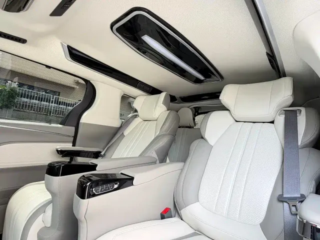 Toyota Sienna — Фото автомобиля 10