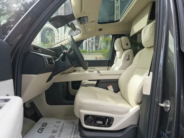 Li Auto MEGA — Фото автомобиля 13