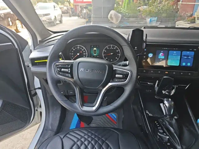 Roewe i5 — Фото автомобиля 10