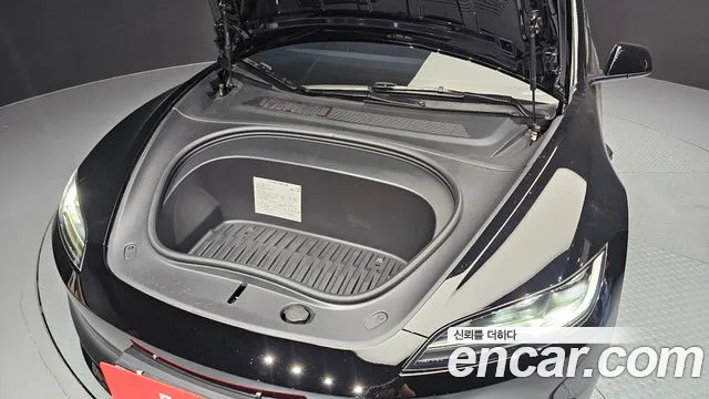 Tesla Model 3 — Фото автомобиля 5