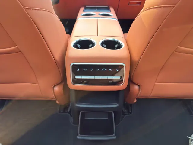 Li Auto L8 — Фото автомобиля 18