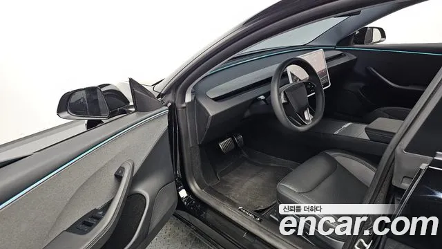 Tesla Model 3 — Фото автомобиля 15